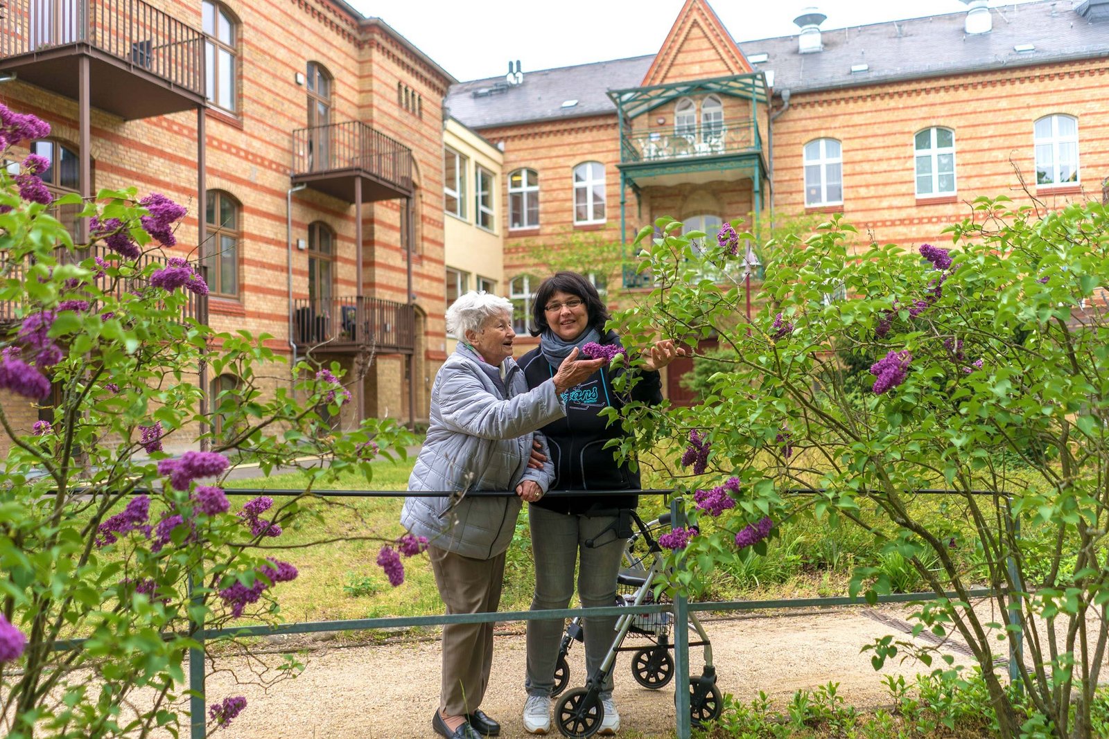 Die Pflege und Betreuung alter Menschen hat im Bürgerstift am Heiligen See eine lange Tradition