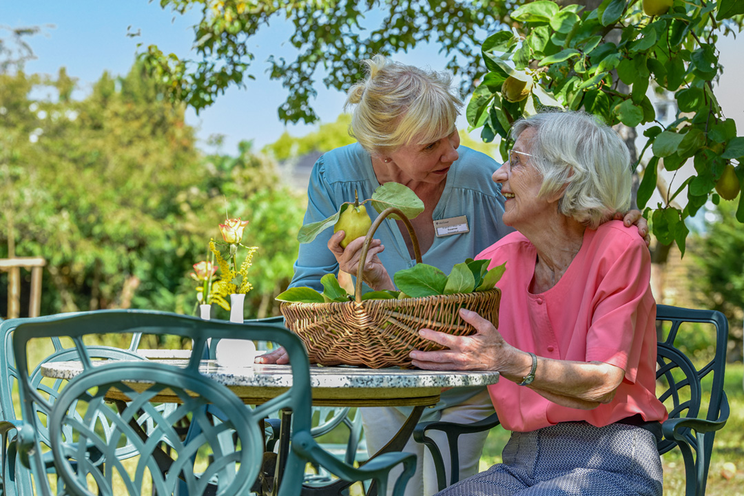 Die Pflege und Betreuung alter Menschen hat im Alexianer Bürgerstift Potsdam eine lange Tradition